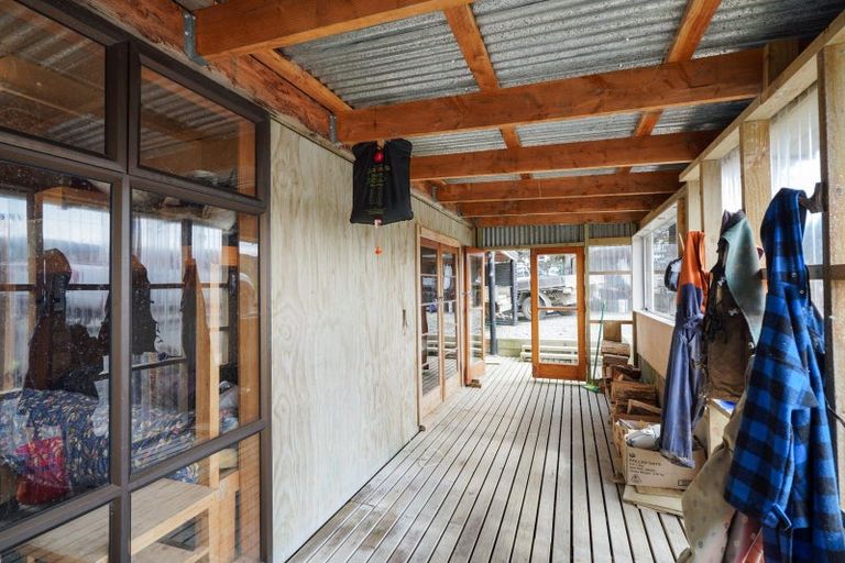 Photo of property in 2686 Ohai Clifden Highway, Orawia, Otautau, 9682