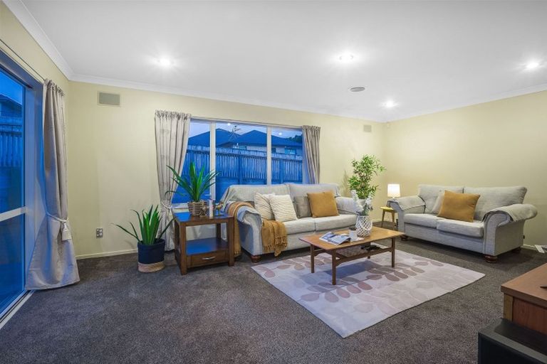 Photo of property in 3 Routeburn Avenue, Aotea, Porirua, 5024