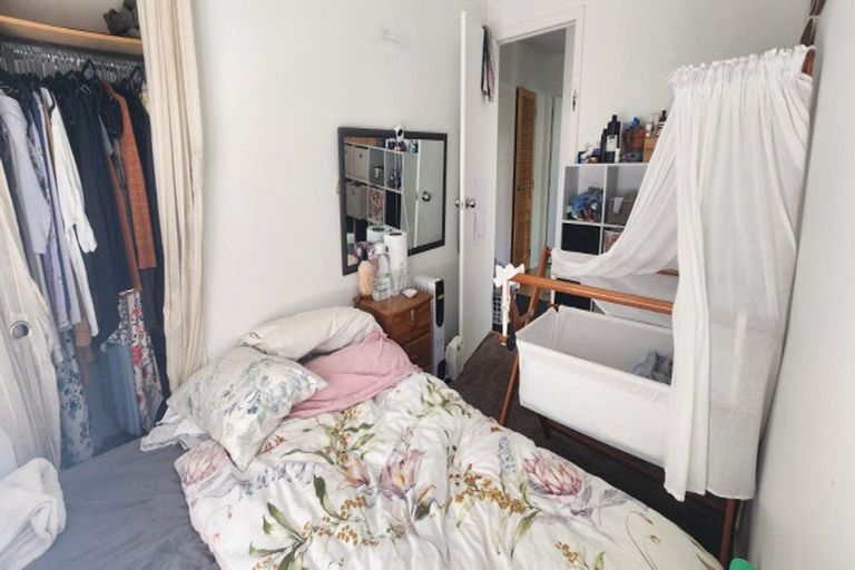 Photo of property in 13 Raleigh Road, Northcote, Auckland, 0627