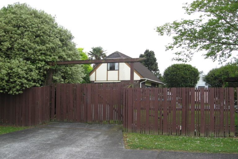 Photo of property in 17 Gloaming Place, Conifer Grove, Takanini, 2112