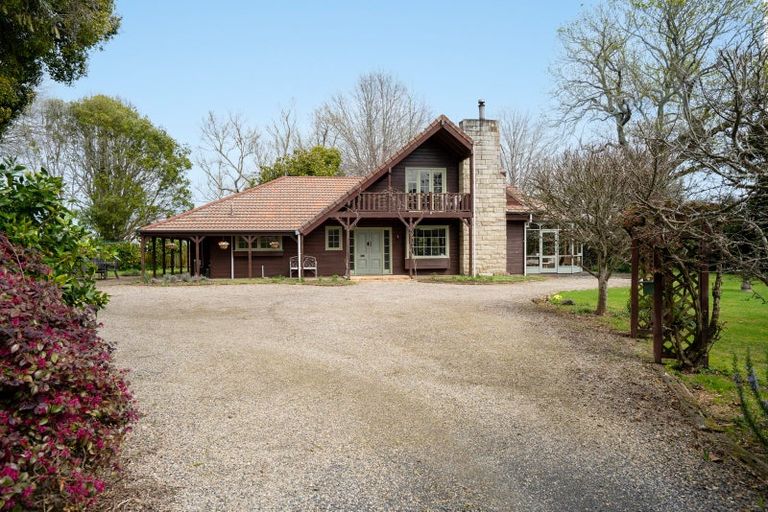 Photo of property in 261 Shakespeare Street, Leamington, Cambridge, 3432