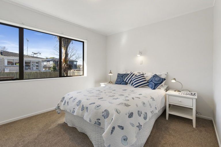 Photo of property in 50b Mirrabooka Avenue, Botany Downs, Auckland, 2010
