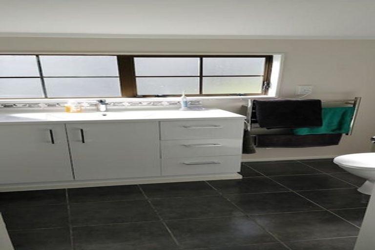 Photo of property in 17 Mallard Grove, Churton Park, Wellington, 6037