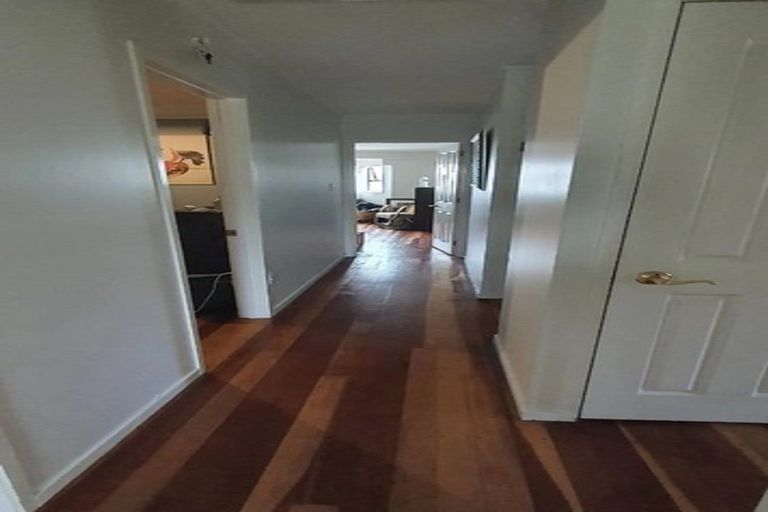 Photo of property in 82 Whangaparaoa Road, Red Beach, 0932