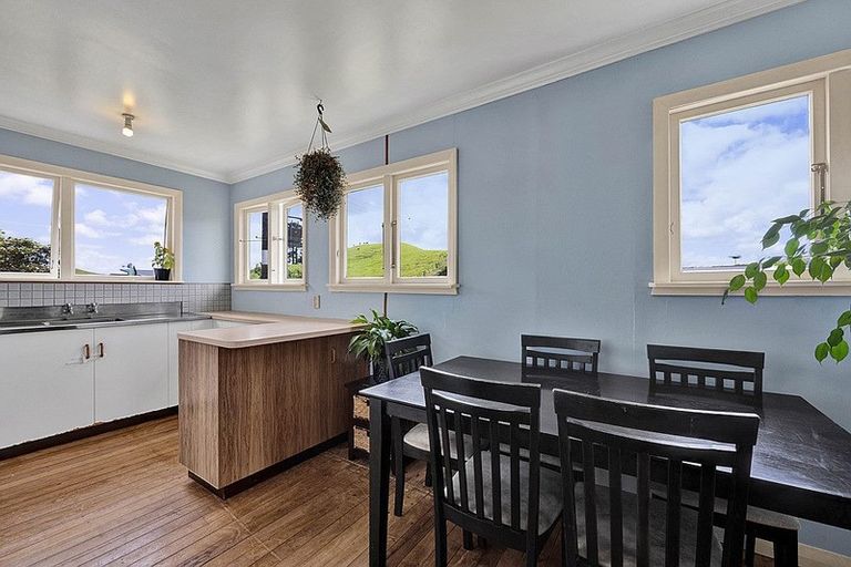 Photo of property in 6 Hurworth Road, Hurworth, New Plymouth, 4371