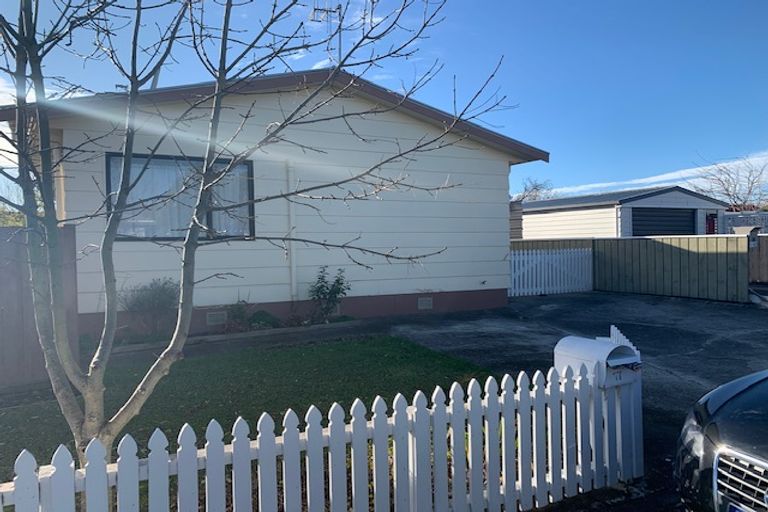 Photo of property in 17 Coromandel Court, Roslyn, Palmerston North, 4414