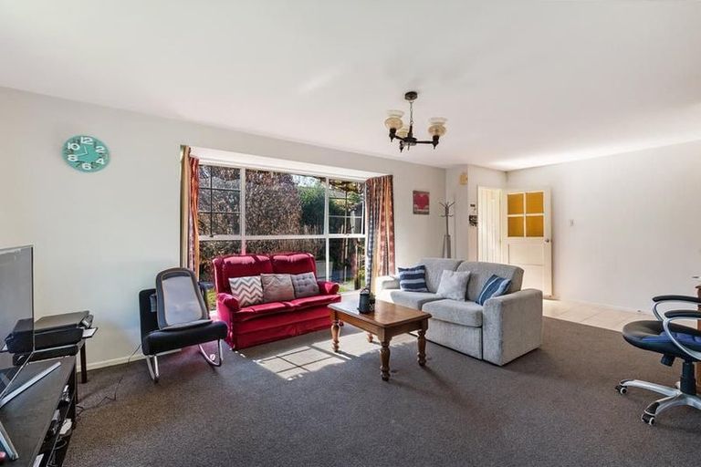 Photo of property in 17 Resolution Place, Bryndwr, Christchurch, 8053