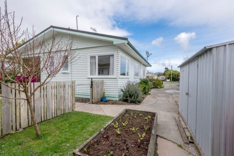 Photo of property in 38 Kirk Street, Otaki, 5512