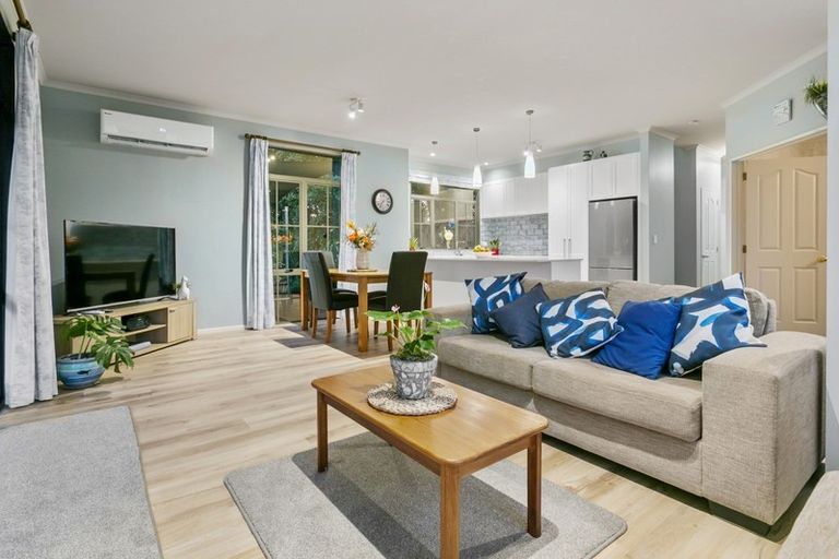 Photo of property in 32c Isobel Road, Greenhithe, Auckland, 0632