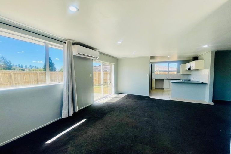 Photo of property in 20 Castlefinn Drive, Weymouth, Auckland, 2103