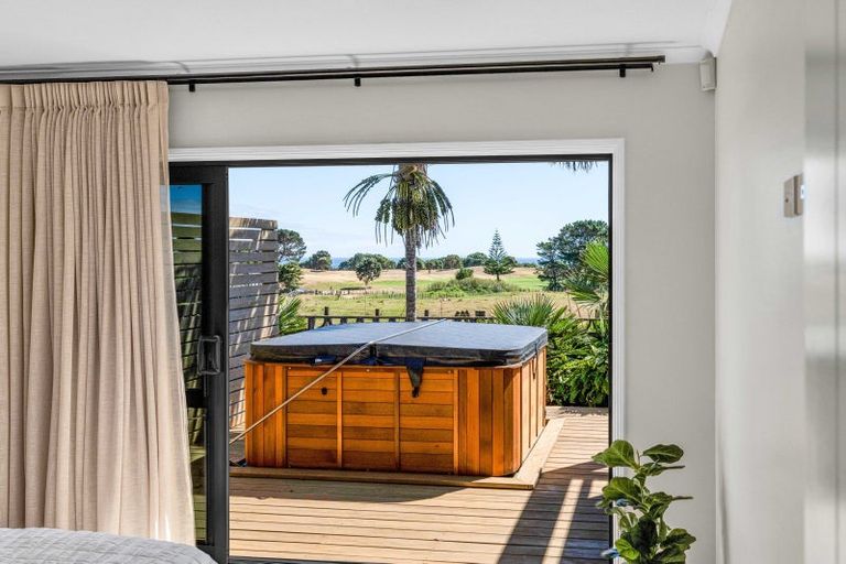 Photo of property in 17 Chatswood Grove, Fitzroy, New Plymouth, 4312