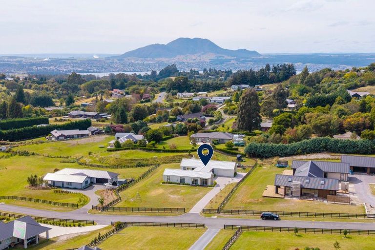 Photo of property in 13 Lochinvar Lane, Acacia Bay, Taupo, 3385