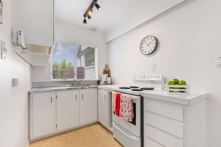 Photo of property in 9/31 Mana Avenue, Titahi Bay, Porirua, 5022