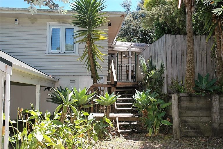 Photo of property in 5 Springtime Crescent, Stanmore Bay, Whangaparaoa, 0932