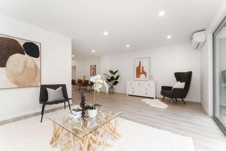 Photo of property in 6d Buisson Glade, West Harbour, Auckland, 0618