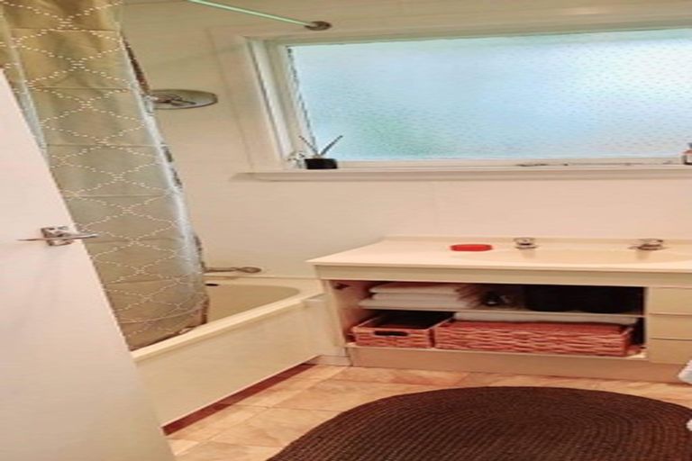 Photo of property in 32 West-watson Avenue, Hillmorton, Christchurch, 8025