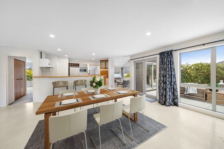 Photo of property in 83 Cedar Drive, Kelvin Heights, Queenstown, 9300