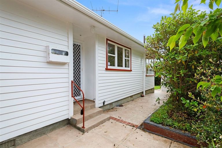 Photo of property in 40 Catherine Crescent, Paparangi, Wellington, 6037