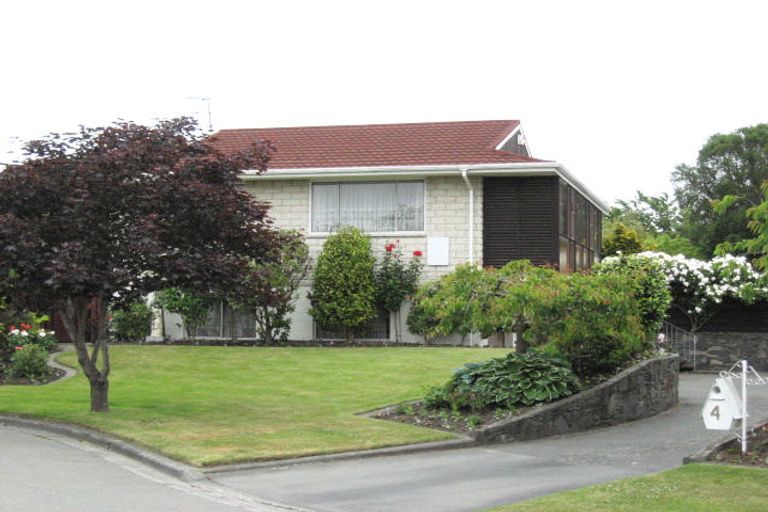 Photo of property in 4 Banff Place, Avonhead, Christchurch, 8042