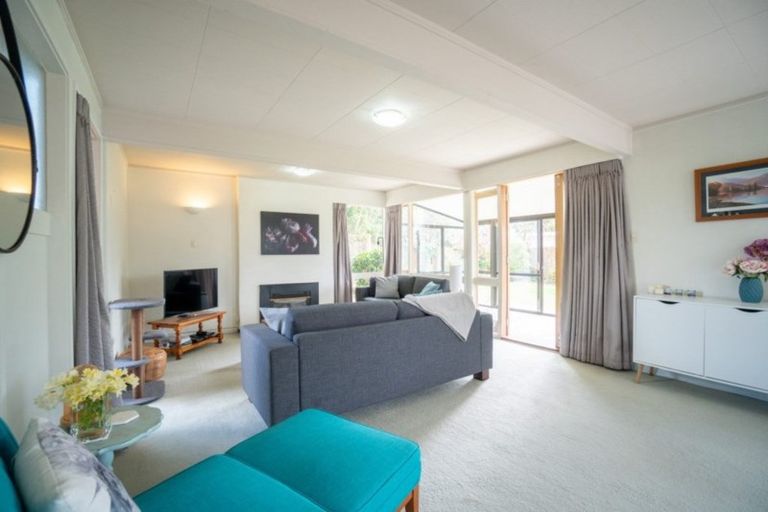 Photo of property in 17 Antrim Place, Hokowhitu, Palmerston North, 4410