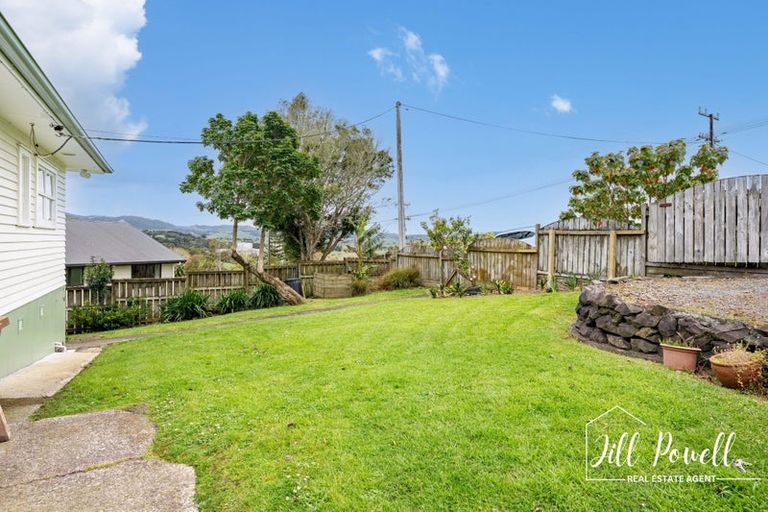 Photo of property in 13 View Street, Maungaturoto, 0520