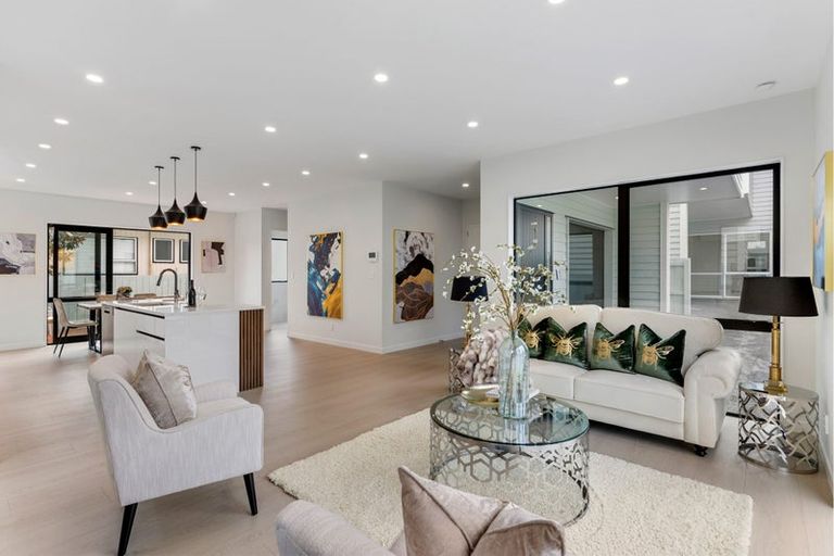 Photo of property in 17b Kathleen Street, Totara Vale, Auckland, 0627