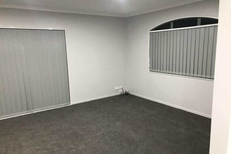 Photo of property in 11 Ashmere Lane, Weymouth, Auckland, 2103