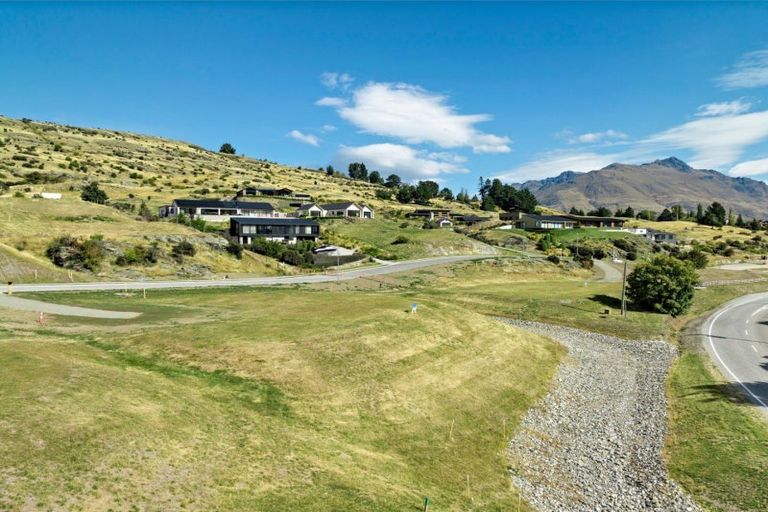 Photo of property in 3 Spring Hill Road, Kelvin Heights, Queenstown, 9300