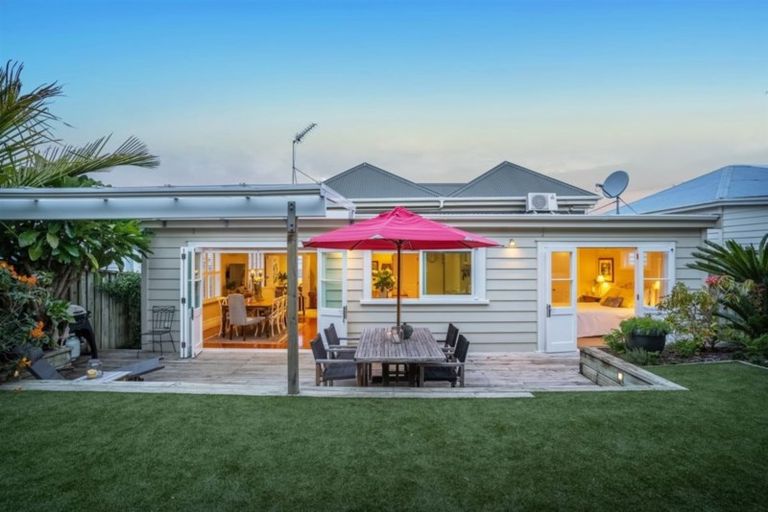 Photo of property in 18a Richmond Avenue, Northcote Point, Auckland, 0627