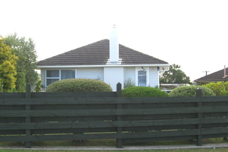 Photo of property in 112 Lincoln Road, Henderson, Auckland, 0610