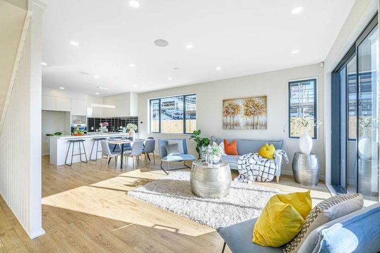 Photo of property in 12 September Place, Forrest Hill, Auckland, 0620