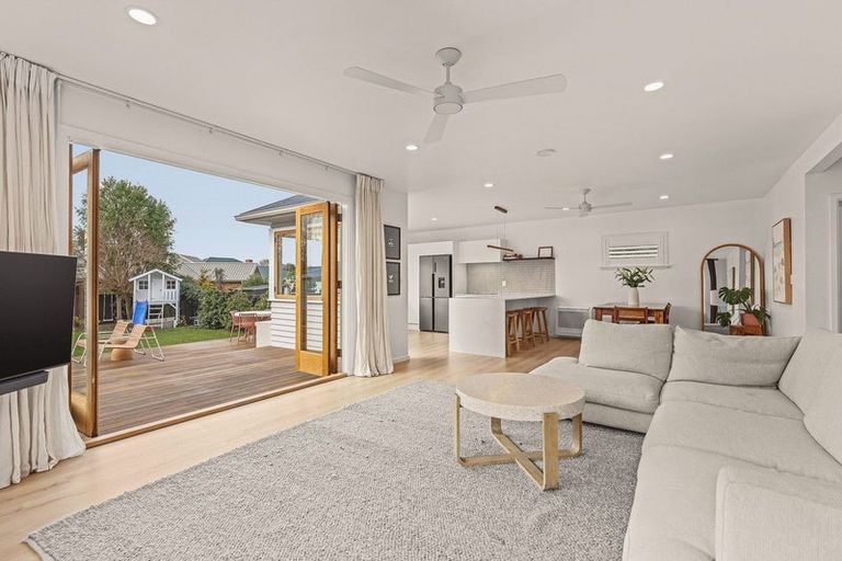 Photo of property in 3 Leonard Place, Saint Martins, Christchurch, 8022