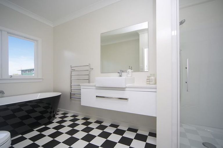 Photo of property in 17 Edward Street, Riverhead, 0820