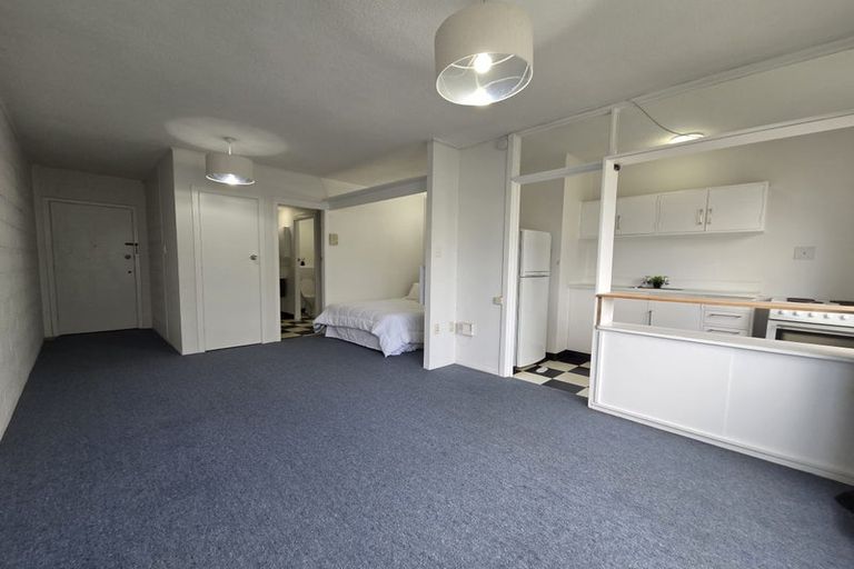Photo of property in Churchill Flats, 213 The Terrace, Wellington Central, Wellington, 6011