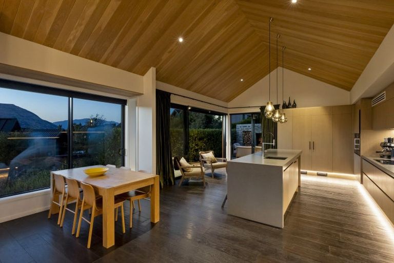 Photo of property in 31 Falconer Rise, Jacks Point, Queenstown, 9371