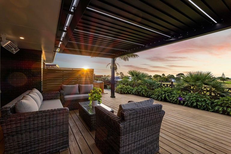 Photo of property in 17 Chatswood Grove, Fitzroy, New Plymouth, 4312