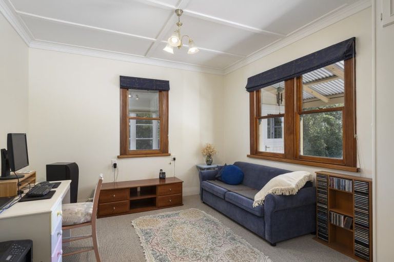 Photo of property in 190 Regent Street, Martinborough, 5711