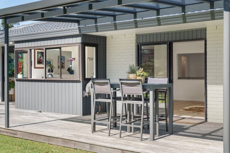 Photo of property in 111 Dickson Road, Papamoa Beach, Papamoa, 3118