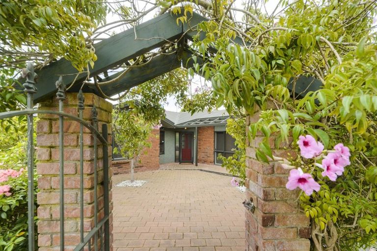 Photo of property in 127 Summerhill Drive, Fitzherbert, Palmerston North, 4410