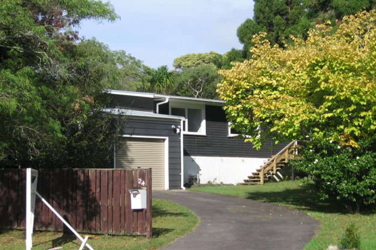 Photo of property in 24 Pendlebury Street, Green Bay, Auckland, 0604