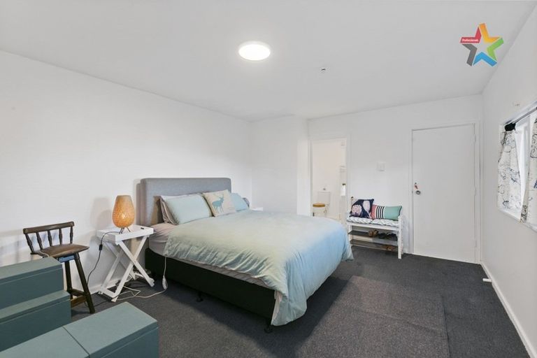 Photo of property in 35 Titiro Moana Road, Korokoro, Lower Hutt, 5012