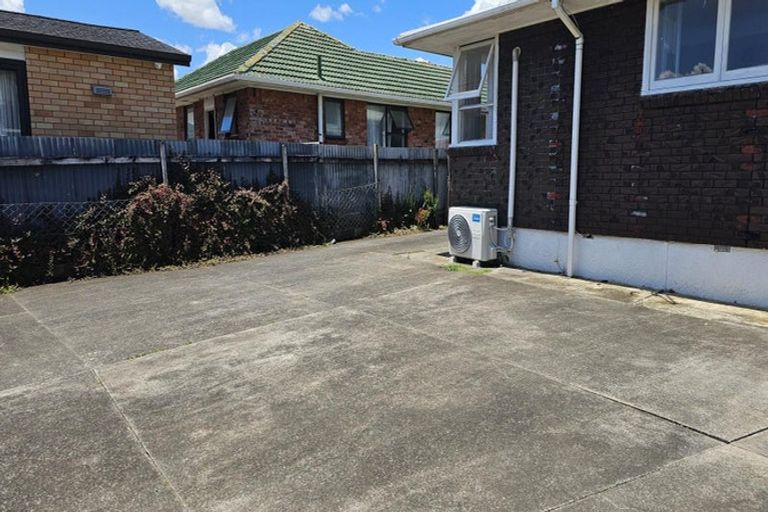 Photo of property in 525 Massey Road, Mangere, Auckland, 2022