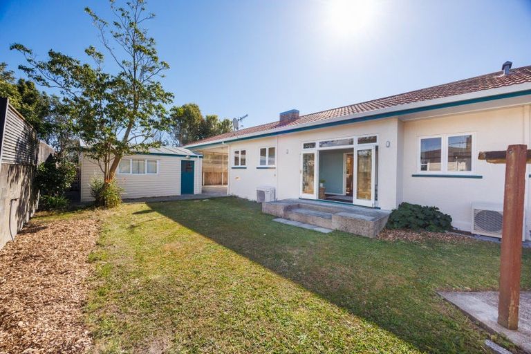 Photo of property in 16 College Street, Awapuni, Palmerston North, 4412