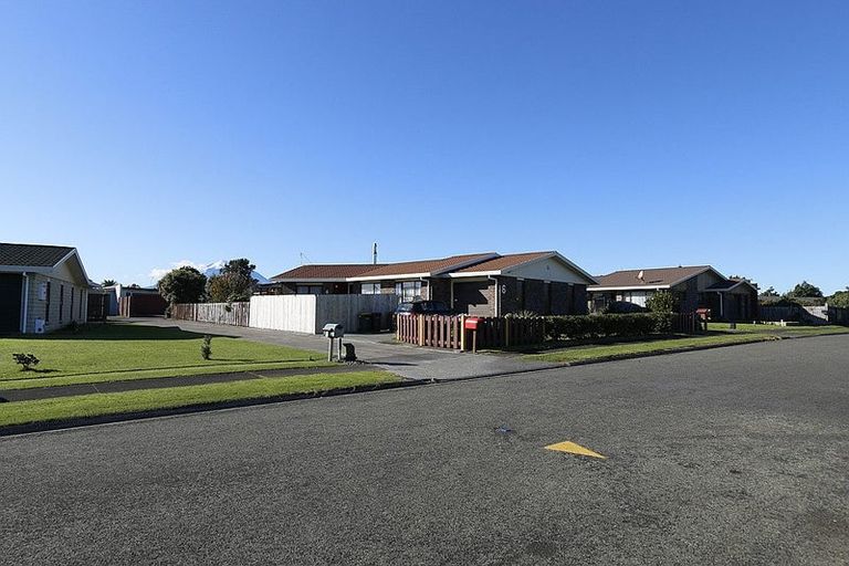 Photo of property in 6 Pohutukawa Drive, Opunake, 4616