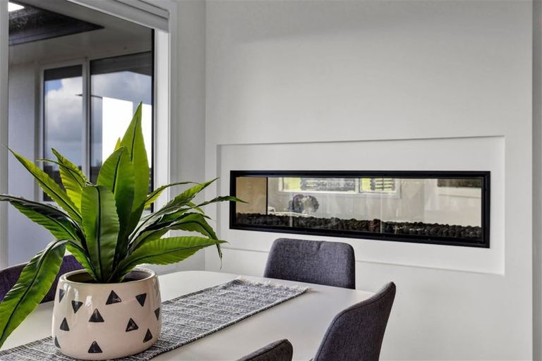 Photo of property in 4 Vardon Way, Waiwhakaiho, New Plymouth, 4312