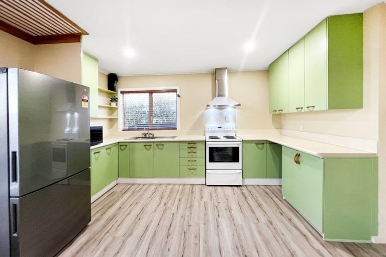 Photo of property in 32 Dunstan Crescent, Hornby, Christchurch, 8042