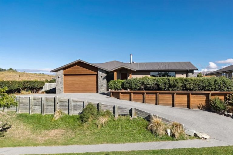 Photo of property in 42 Rere Road, Lake Hayes, Queenstown, 9304