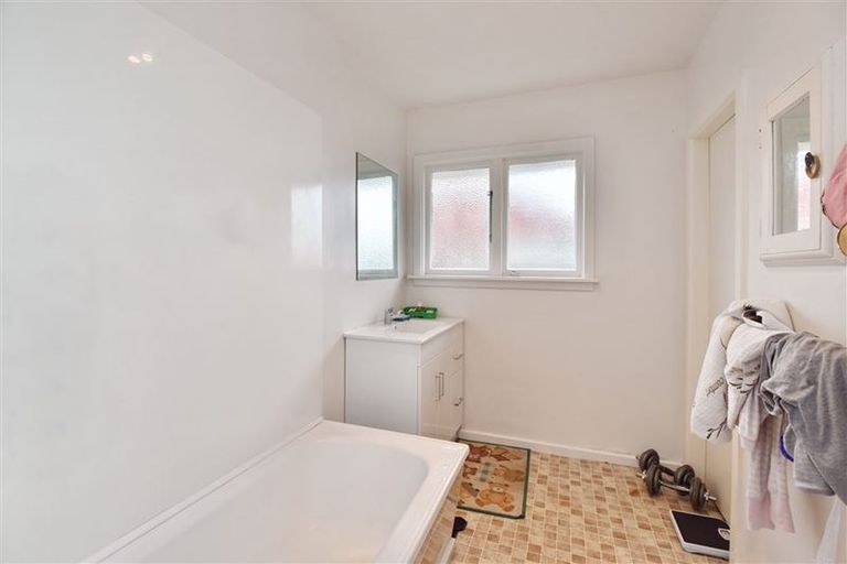 Photo of property in 27 Hounslow Street, Ilam, Christchurch, 8041