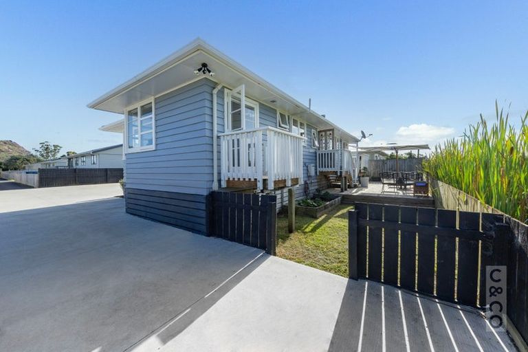 Photo of property in 15a Springs Road, Parakai, 0830