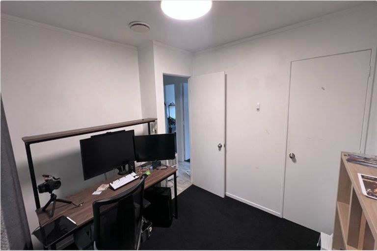 Photo of property in 2/63 Langana Avenue, Browns Bay, Auckland, 0630